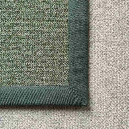Antares Teppich Farbe grün mit Leinenband dunkelgrün